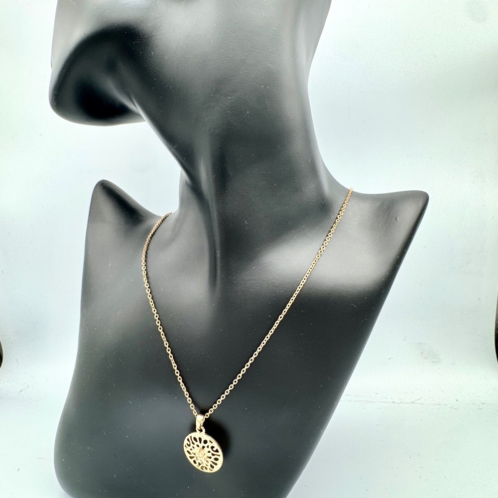 Time and Tru Gold Tone Filigree Round Pendant Necklace Boho Floral Sunburst 20in